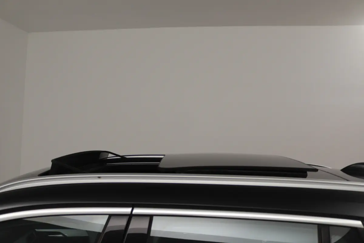 sDrive20i VDL Nedcar Edition (PANORAMADAK, CAMERA, STOELVERWARMING, PARKEERSENSOREN)