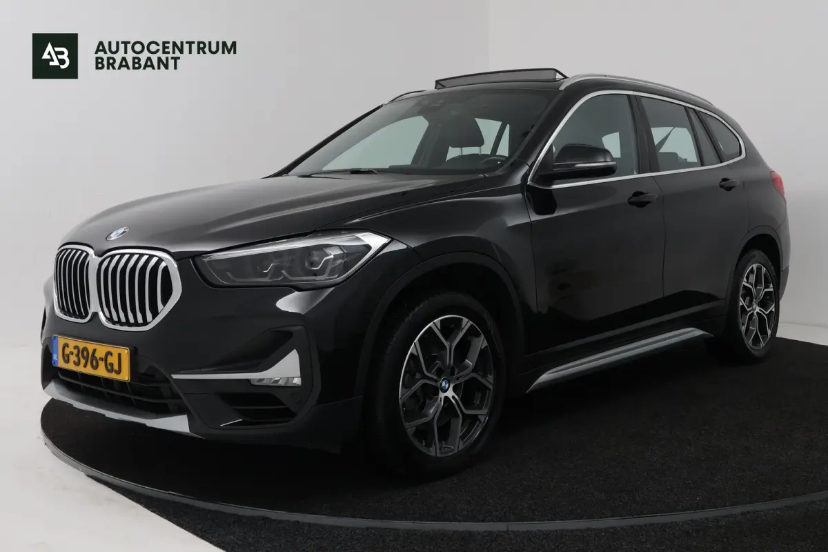 sDrive20i VDL Nedcar Edition (PANORAMADAK, CAMERA, STOELVERWARMING, PARKEERSENSOREN)