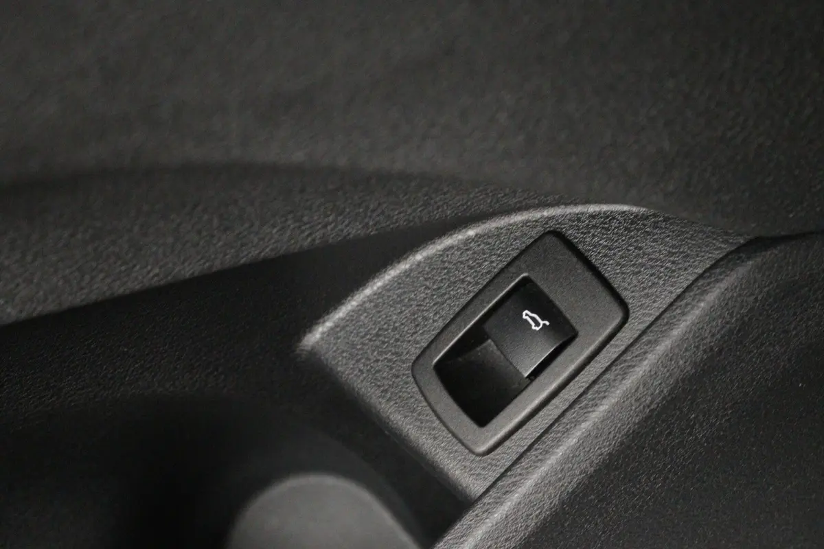 sDrive20i VDL Nedcar Edition (PANORAMADAK, CAMERA, STOELVERWARMING, PARKEERSENSOREN)