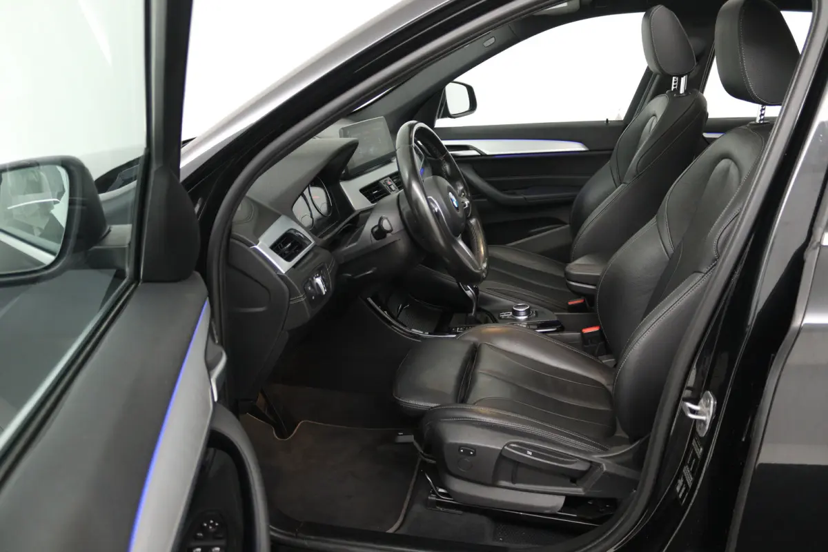 sDrive20i VDL Nedcar Edition (PANORAMADAK, CAMERA, STOELVERWARMING, PARKEERSENSOREN)