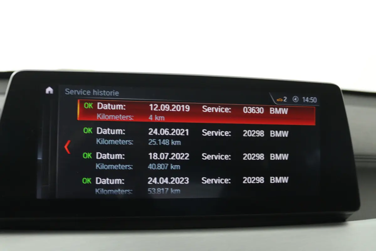 sDrive20i VDL Nedcar Edition (PANORAMADAK, CAMERA, STOELVERWARMING, PARKEERSENSOREN)
