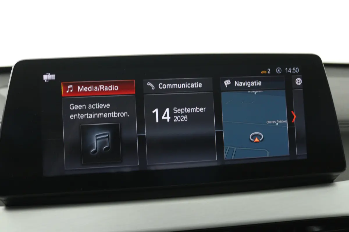 sDrive20i VDL Nedcar Edition (PANORAMADAK, CAMERA, STOELVERWARMING, PARKEERSENSOREN)