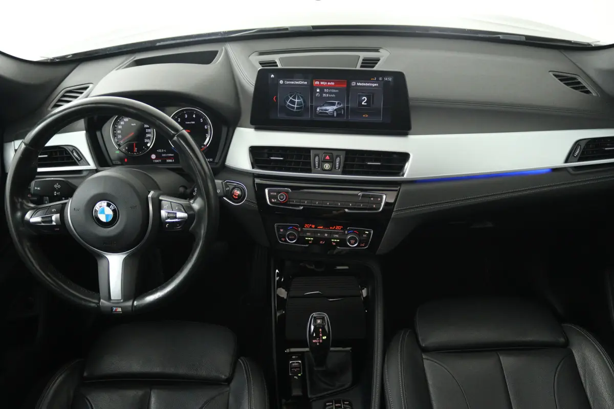sDrive20i VDL Nedcar Edition (PANORAMADAK, CAMERA, STOELVERWARMING, PARKEERSENSOREN)