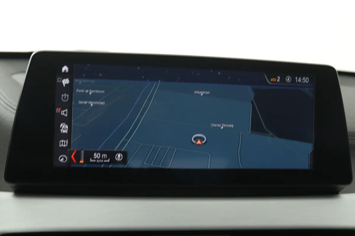 sDrive20i VDL Nedcar Edition (PANORAMADAK, CAMERA, STOELVERWARMING, PARKEERSENSOREN)