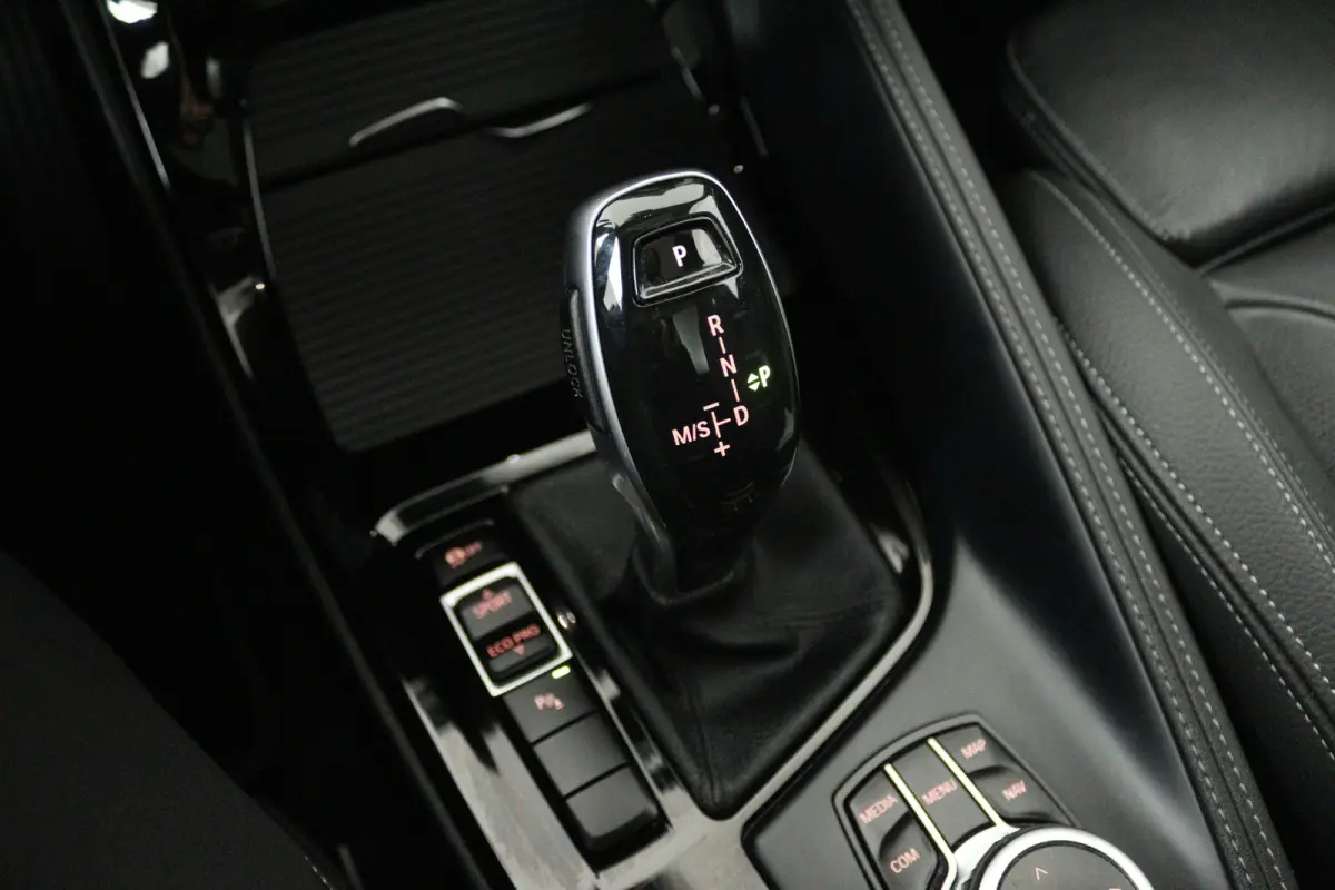 sDrive20i VDL Nedcar Edition (PANORAMADAK, CAMERA, STOELVERWARMING, PARKEERSENSOREN)