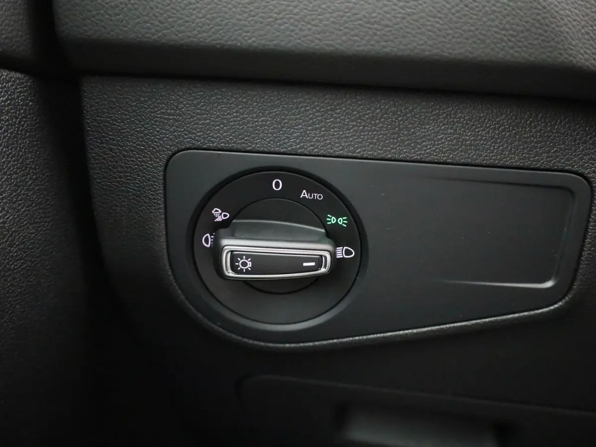 1.4 TSI eHybrid R-Line Business+ 245 PK| SoH 95% | Dealeronderhouden | Trekhaak | Navigatie Pro | 360 Camera | Stoelverwarming | Stuurwielverwarming | 20 Inch Velgen | Dodehoekdetectie | Bla