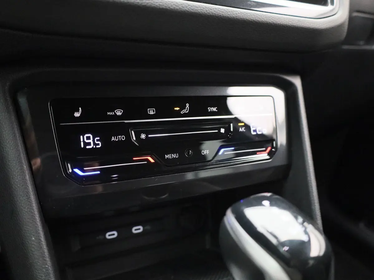 1.4 TSI eHybrid R-Line Business+ 245 PK| SoH 95% | Dealeronderhouden | Trekhaak | Navigatie Pro | 360 Camera | Stoelverwarming | Stuurwielverwarming | 20 Inch Velgen | Dodehoekdetectie | Bla