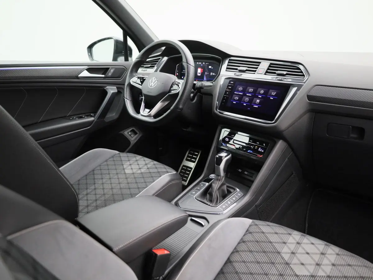 1.4 TSI eHybrid R-Line Business+ 245 PK| SoH 95% | Dealeronderhouden | Trekhaak | Navigatie Pro | 360 Camera | Stoelverwarming | Stuurwielverwarming | 20 Inch Velgen | Dodehoekdetectie | Bla
