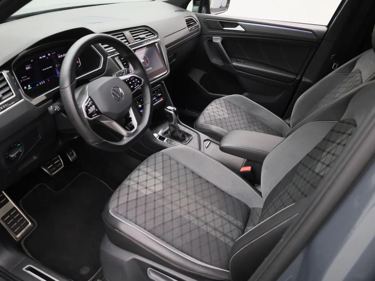 1.4 TSI eHybrid R-Line Business+ 245 PK| SoH 95% | Dealeronderhouden | Trekhaak | Navigatie Pro | 360 Camera | Stoelverwarming | Stuurwielverwarming | 20 Inch Velgen | Dodehoekdetectie | Bla