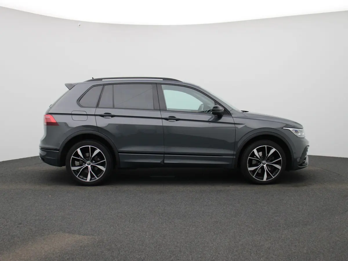 1.4 TSI eHybrid R-Line Business+ 245 PK| SoH 95% | Dealeronderhouden | Trekhaak | Navigatie Pro | 360 Camera | Stoelverwarming | Stuurwielverwarming | 20 Inch Velgen | Dodehoekdetectie | Bla
