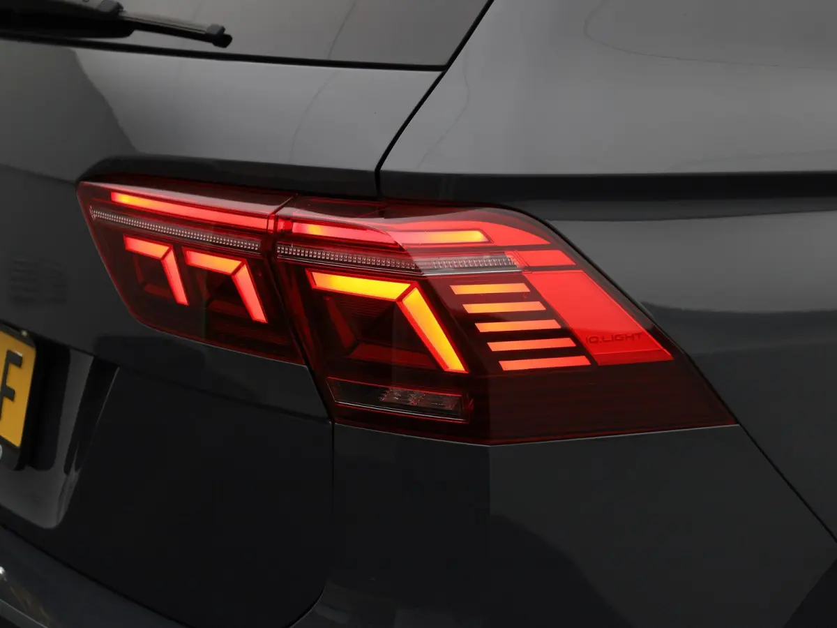1.4 TSI eHybrid R-Line Business+ 245 PK| SoH 95% | Dealeronderhouden | Trekhaak | Navigatie Pro | 360 Camera | Stoelverwarming | Stuurwielverwarming | 20 Inch Velgen | Dodehoekdetectie | Bla