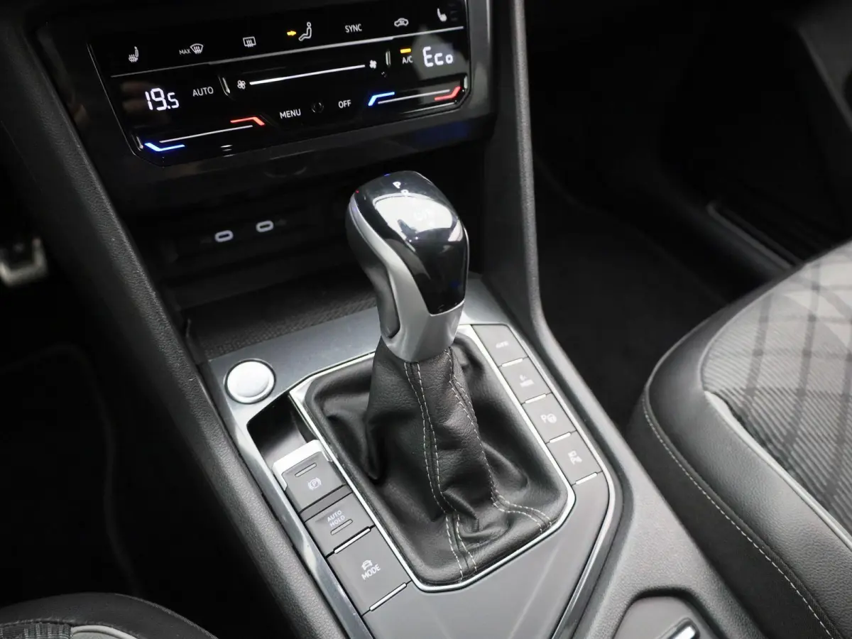 1.4 TSI eHybrid R-Line Business+ 245 PK| SoH 95% | Dealeronderhouden | Trekhaak | Navigatie Pro | 360 Camera | Stoelverwarming | Stuurwielverwarming | 20 Inch Velgen | Dodehoekdetectie | Bla