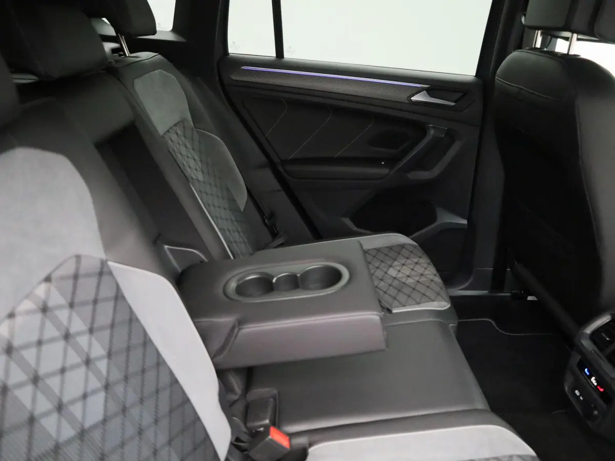 1.4 TSI eHybrid R-Line Business+ 245 PK| SoH 95% | Dealeronderhouden | Trekhaak | Navigatie Pro | 360 Camera | Stoelverwarming | Stuurwielverwarming | 20 Inch Velgen | Dodehoekdetectie | Bla