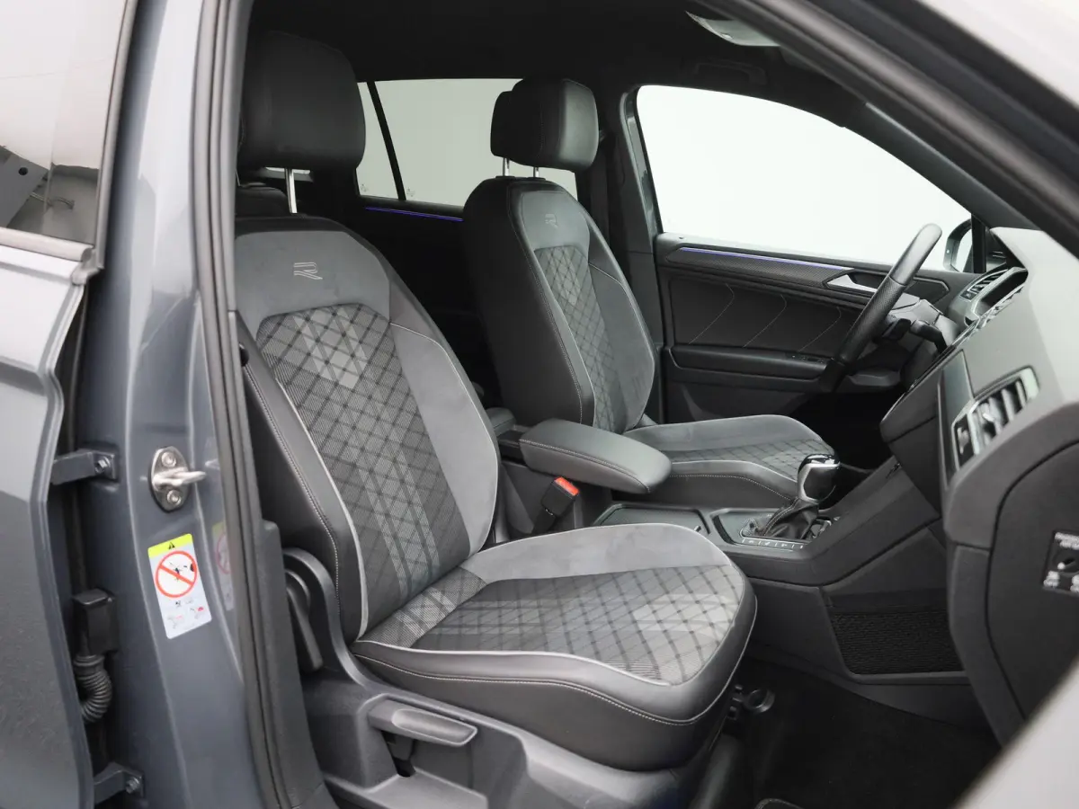 1.4 TSI eHybrid R-Line Business+ 245 PK| SoH 95% | Dealeronderhouden | Trekhaak | Navigatie Pro | 360 Camera | Stoelverwarming | Stuurwielverwarming | 20 Inch Velgen | Dodehoekdetectie | Bla