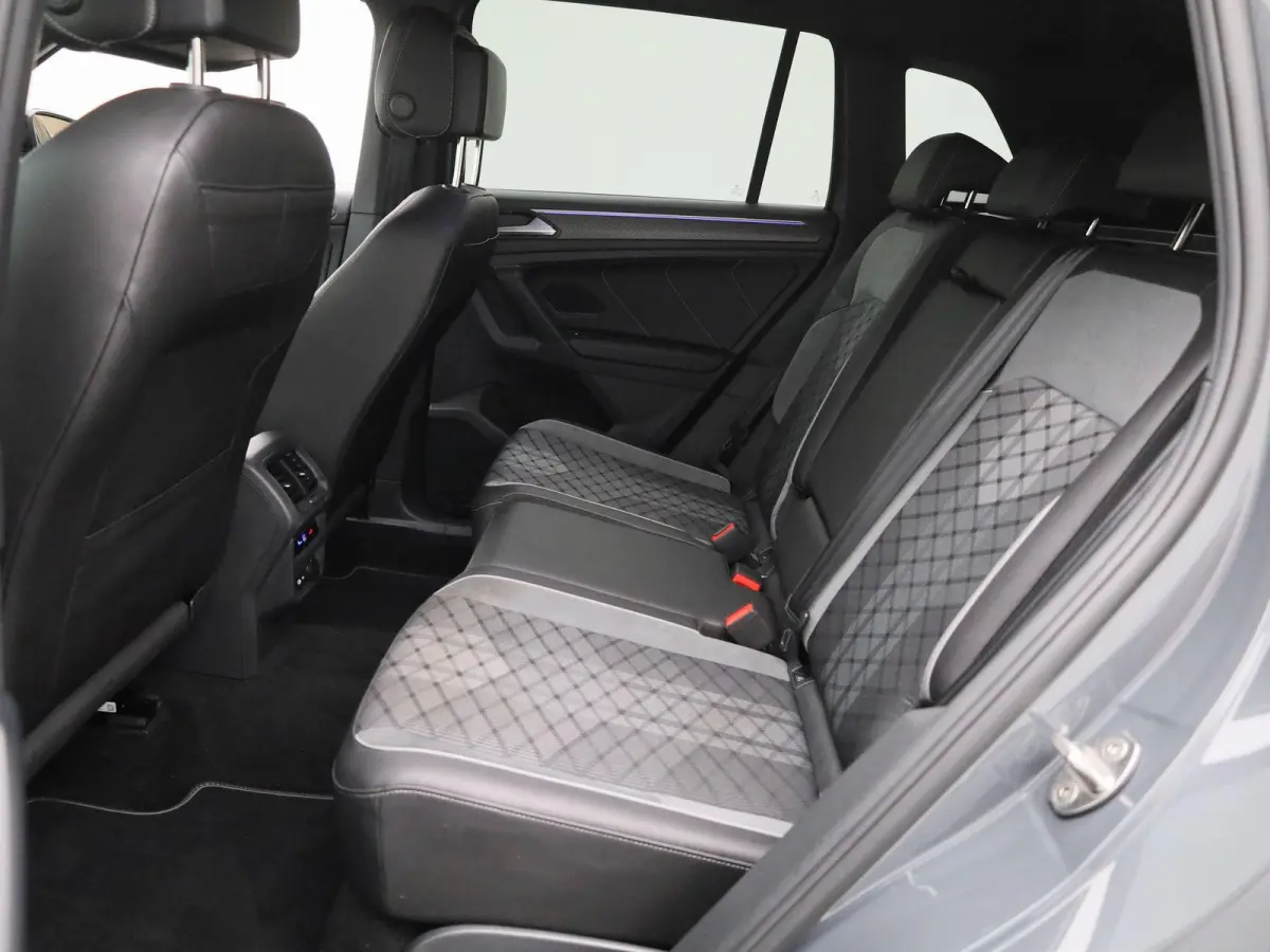 1.4 TSI eHybrid R-Line Business+ 245 PK| SoH 95% | Dealeronderhouden | Trekhaak | Navigatie Pro | 360 Camera | Stoelverwarming | Stuurwielverwarming | 20 Inch Velgen | Dodehoekdetectie | Bla