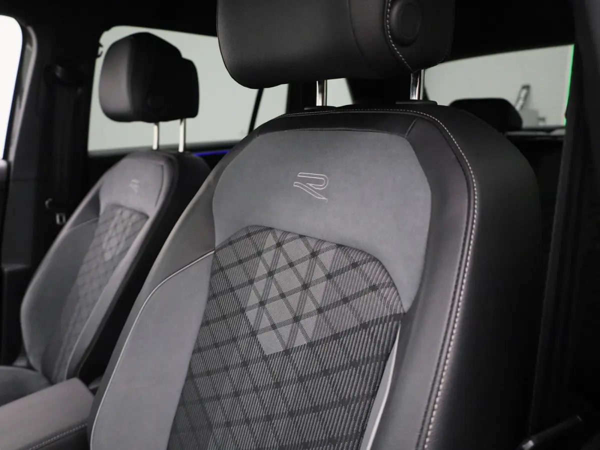 1.4 TSI eHybrid R-Line Business+ 245 PK| SoH 95% | Dealeronderhouden | Trekhaak | Navigatie Pro | 360 Camera | Stoelverwarming | Stuurwielverwarming | 20 Inch Velgen | Dodehoekdetectie | Bla