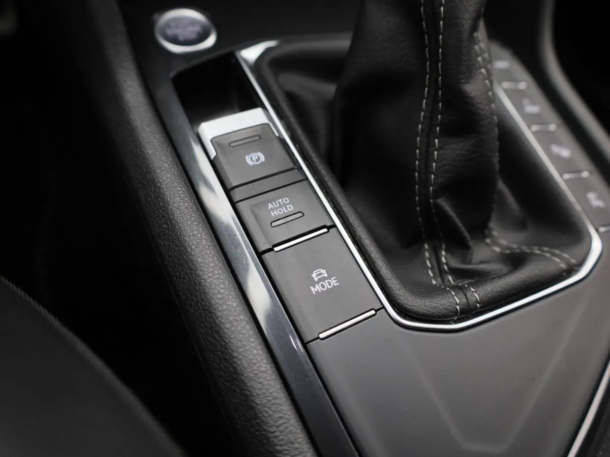 1.4 TSI eHybrid R-Line Business+ 245 PK| SoH 95% | Dealeronderhouden | Trekhaak | Navigatie Pro | 360 Camera | Stoelverwarming | Stuurwielverwarming | 20 Inch Velgen | Dodehoekdetectie | Bla