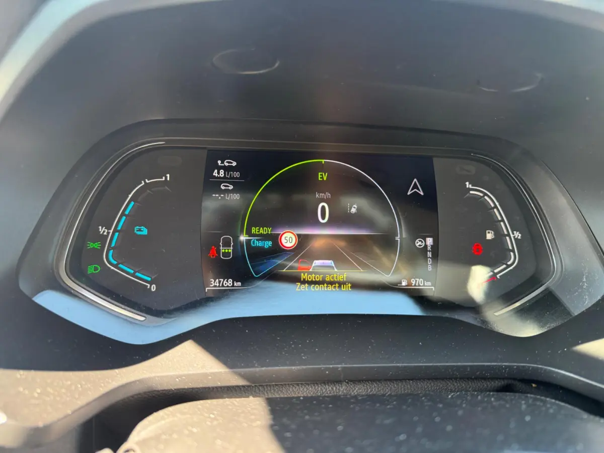 evolution E-Tech hybride 145 | Trekhaak | Parkeercamera | Navigatie | Climate Control |