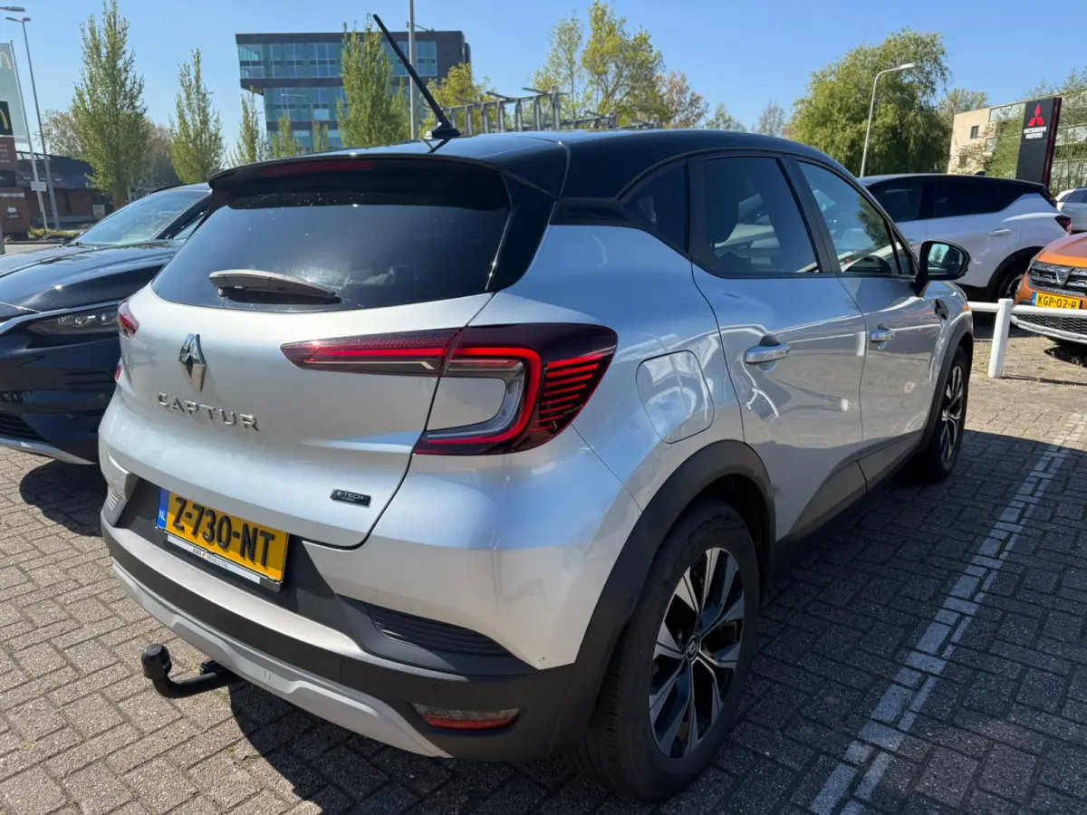 evolution E-Tech hybride 145 | Trekhaak | Parkeercamera | Navigatie | Climate Control |