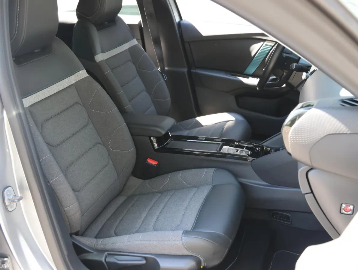 Feel Edition 50 kWh | Accu 91% | Camera | Navigatie | Apple en Android | Climate control