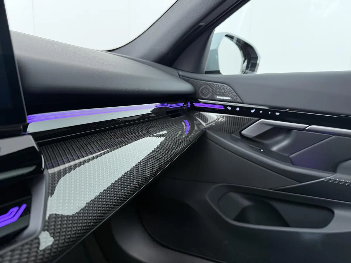 520i M Sport Pro | Glazen Panoramadak | Trekhaak Elektrisch | Stuur- en Stoelverwarming voor en achter | Harman Kardon | Driving Assistant Professional | Head-Up Display |