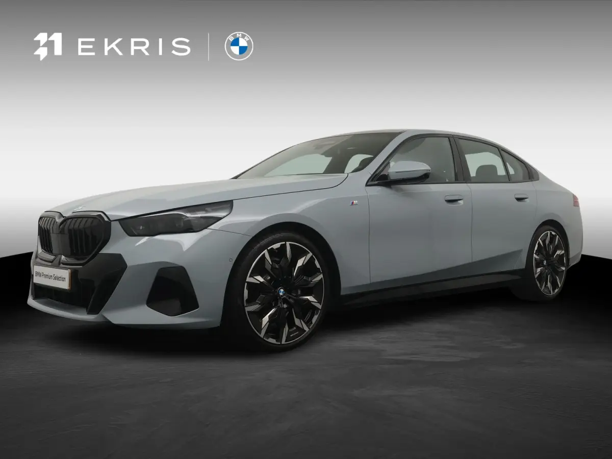520i M Sport Pro | Glazen Panoramadak | Trekhaak Elektrisch | Stuur- en Stoelverwarming voor en achter | Harman Kardon | Driving Assistant Professional | Head-Up Display |