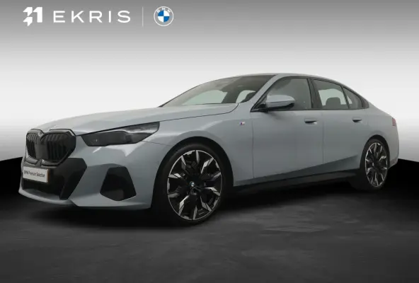 520i M Sport Pro | Glazen Panoramadak | Trekhaak Elektrisch | Stuur- en Stoelverwarming voor en achter | Harman Kardon | Driving Assistant Professional | Head-Up Display |