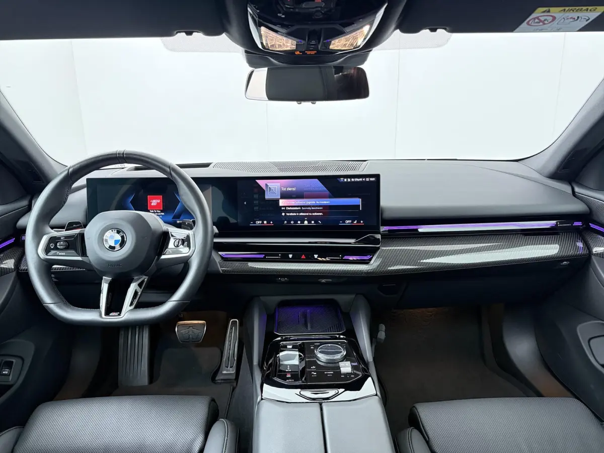 520i M Sport Pro | Glazen Panoramadak | Trekhaak Elektrisch | Stuur- en Stoelverwarming voor en achter | Harman Kardon | Driving Assistant Professional | Head-Up Display |