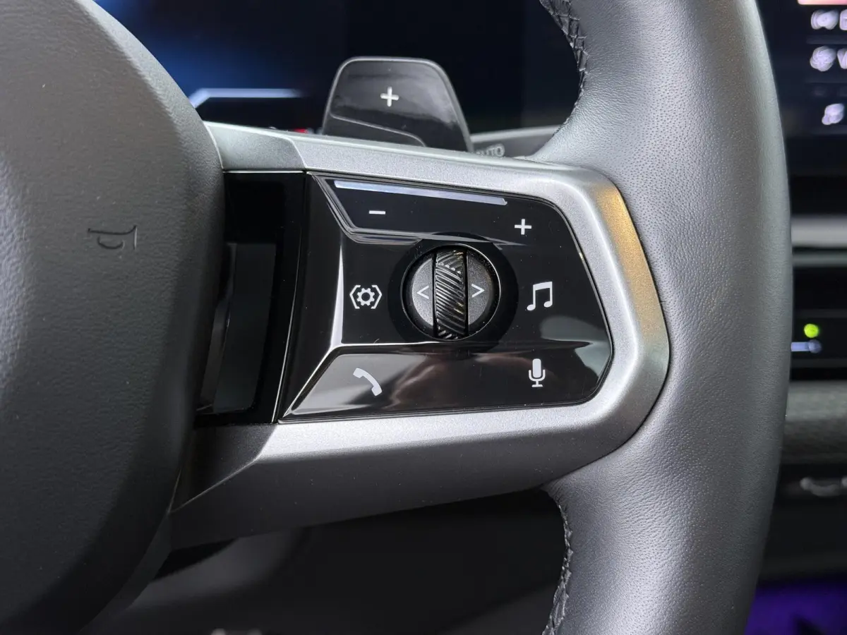 520i M Sport Pro | Glazen Panoramadak | Trekhaak Elektrisch | Stuur- en Stoelverwarming voor en achter | Harman Kardon | Driving Assistant Professional | Head-Up Display |