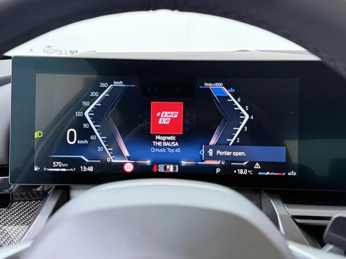 520i M Sport Pro | Glazen Panoramadak | Trekhaak Elektrisch | Stuur- en Stoelverwarming voor en achter | Harman Kardon | Driving Assistant Professional | Head-Up Display |