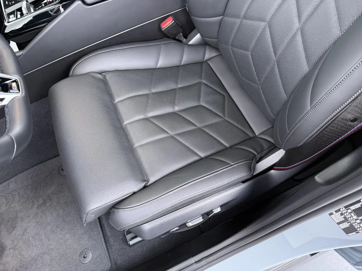 520i M Sport Pro | Glazen Panoramadak | Trekhaak Elektrisch | Stuur- en Stoelverwarming voor en achter | Harman Kardon | Driving Assistant Professional | Head-Up Display |