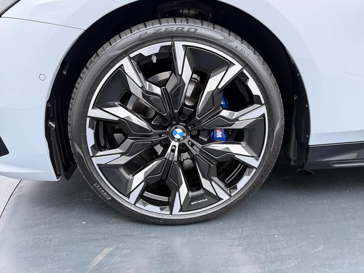 520i M Sport Pro | Glazen Panoramadak | Trekhaak Elektrisch | Stuur- en Stoelverwarming voor en achter | Harman Kardon | Driving Assistant Professional | Head-Up Display |