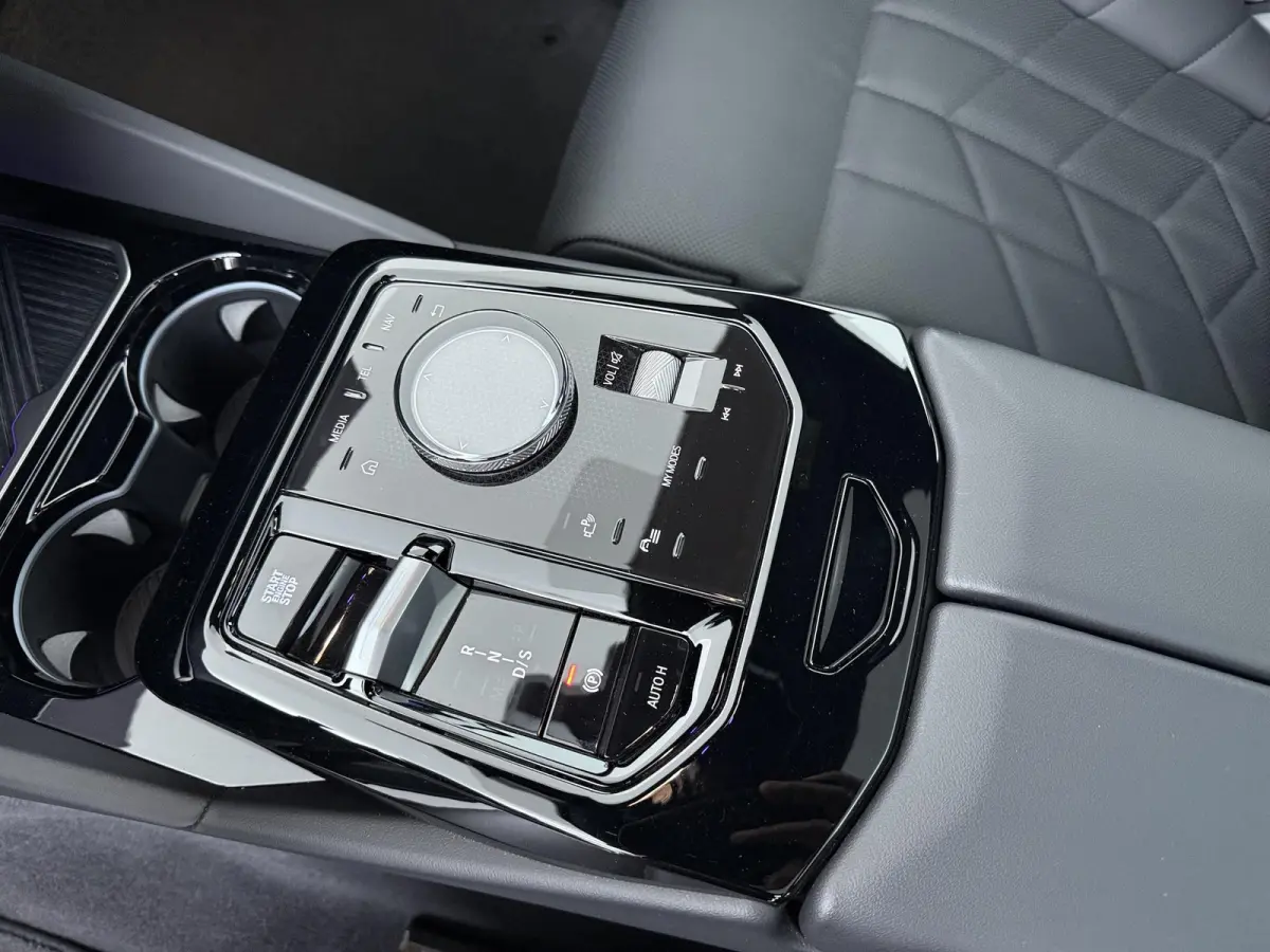 520i M Sport Pro | Glazen Panoramadak | Trekhaak Elektrisch | Stuur- en Stoelverwarming voor en achter | Harman Kardon | Driving Assistant Professional | Head-Up Display |