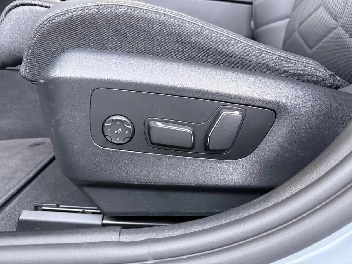 520i M Sport Pro | Glazen Panoramadak | Trekhaak Elektrisch | Stuur- en Stoelverwarming voor en achter | Harman Kardon | Driving Assistant Professional | Head-Up Display |