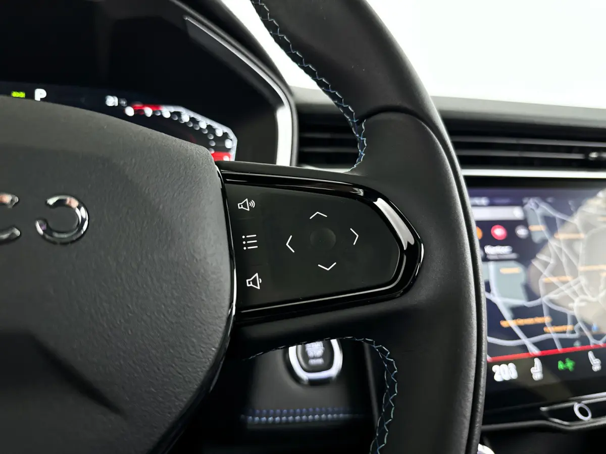 1.5 | Panoramadak | 360° Camera | Infinity audio | Blis | Stoel- en stuurverwarming | Adaptieve cruise control