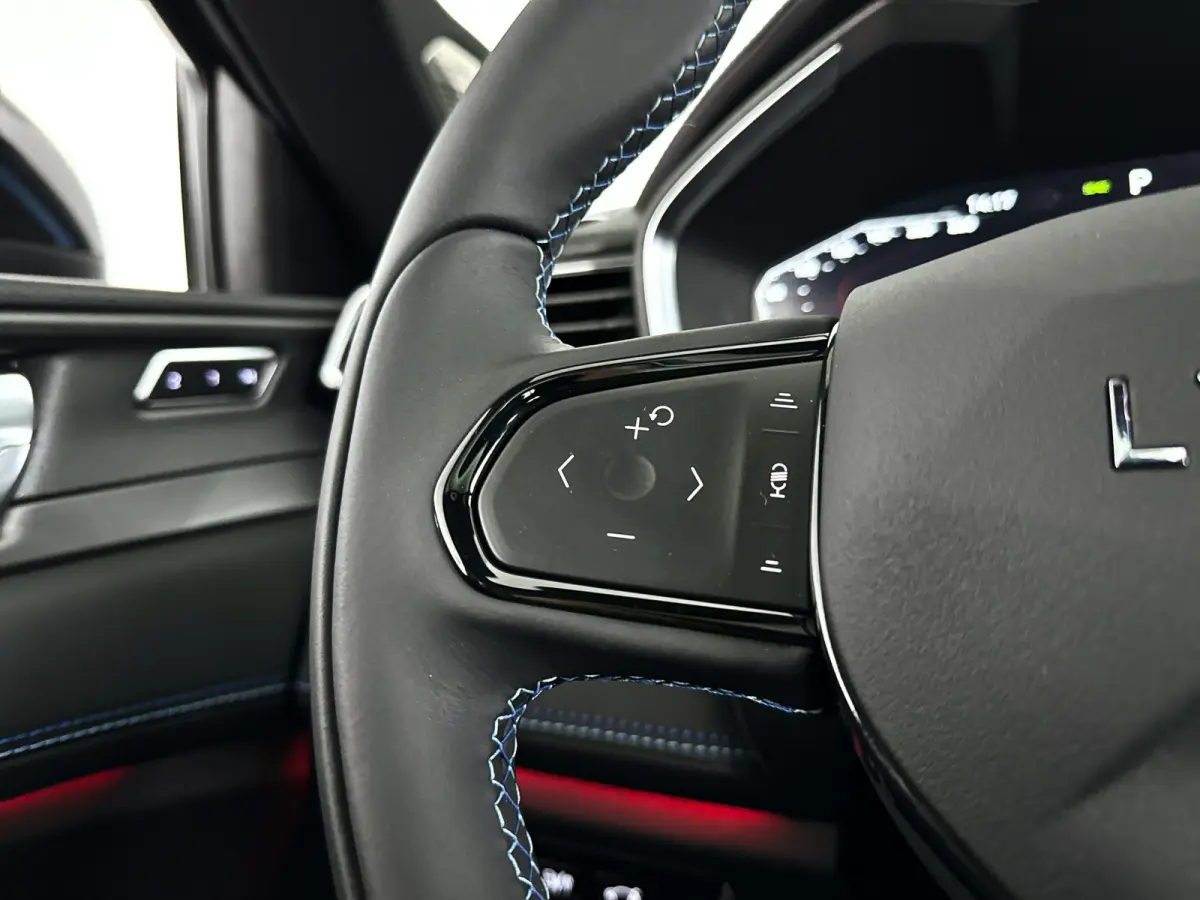 1.5 | Panoramadak | 360° Camera | Infinity audio | Blis | Stoel- en stuurverwarming | Adaptieve cruise control