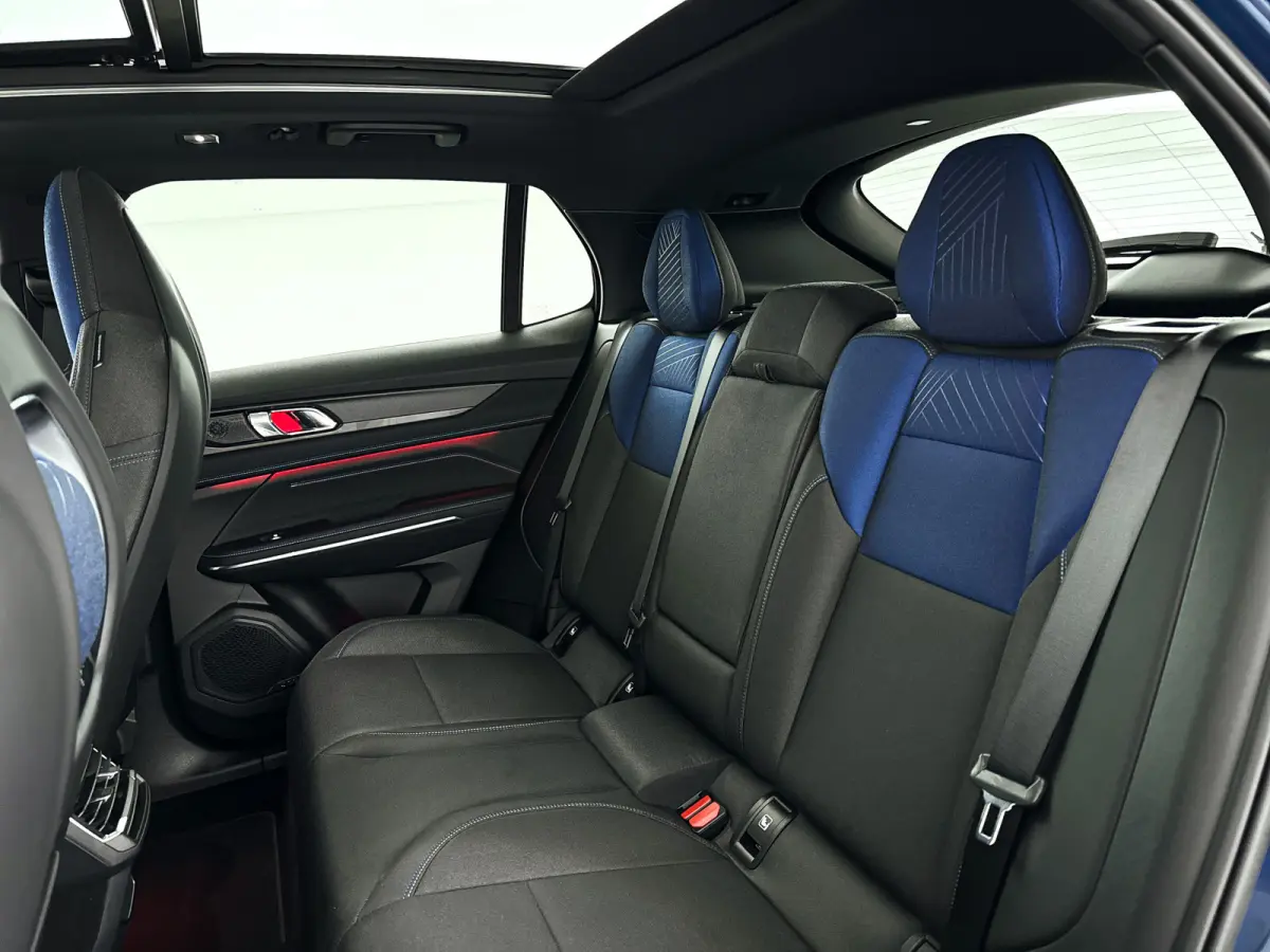 1.5 | Panoramadak | 360° Camera | Infinity audio | Blis | Stoel- en stuurverwarming | Adaptieve cruise control