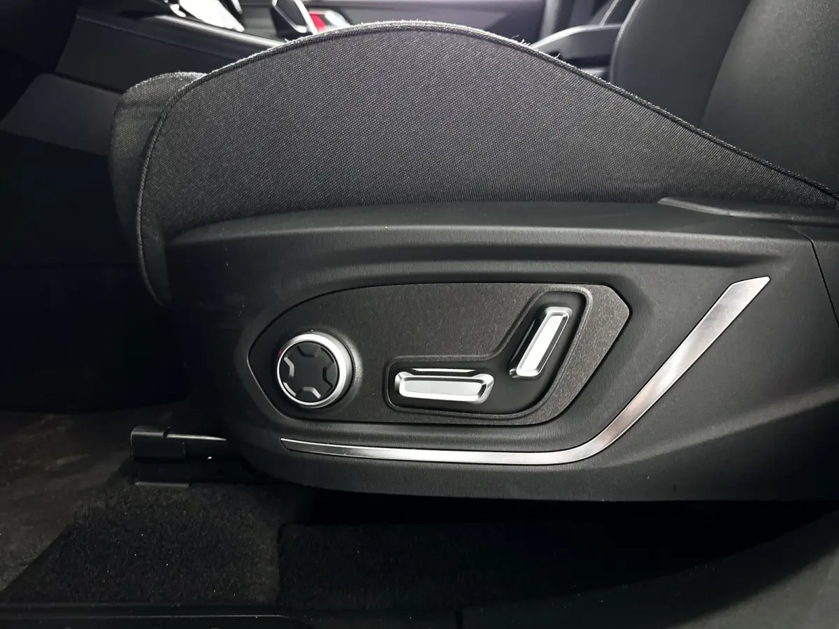 1.5 | Panoramadak | 360° Camera | Infinity audio | Blis | Stoel- en stuurverwarming | Adaptieve cruise control