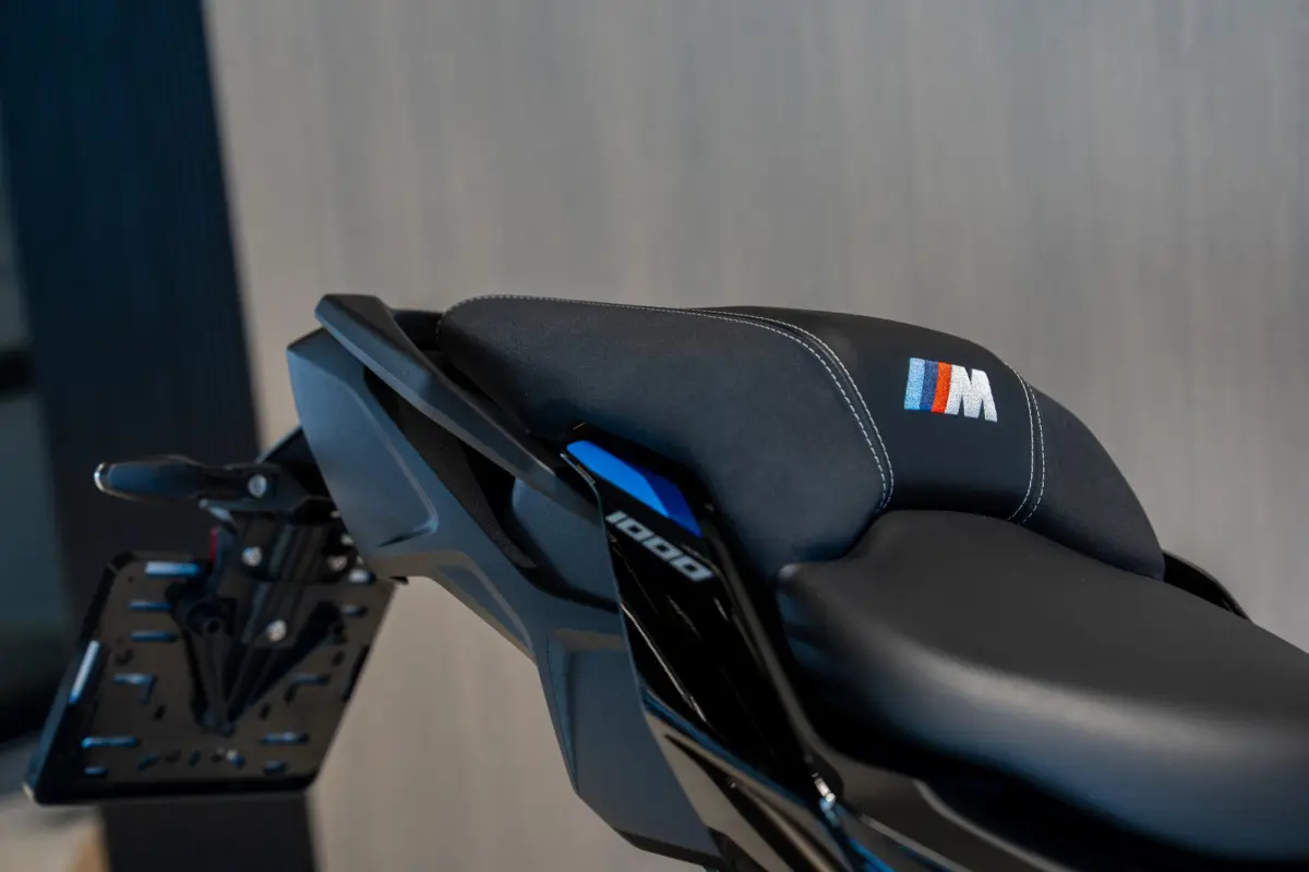 M Competition Carbon Akrapovic M GPS Laptimer (2025)