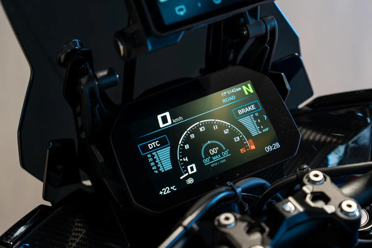 M Competition Carbon Akrapovic M GPS Laptimer (2025)