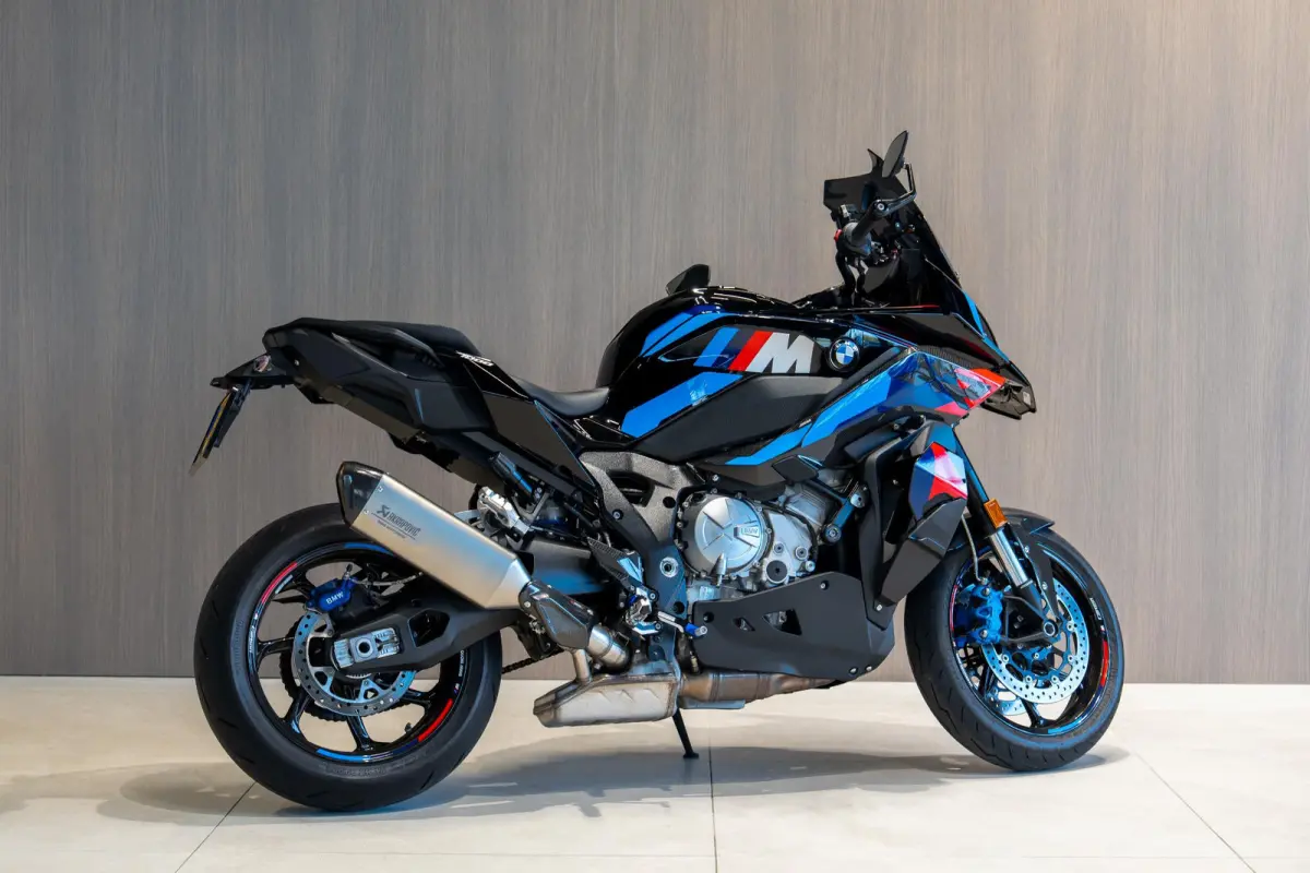 M Competition Carbon Akrapovic M GPS Laptimer (2025)