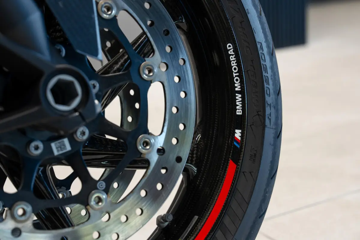 M Competition Carbon Akrapovic M GPS Laptimer (2025)