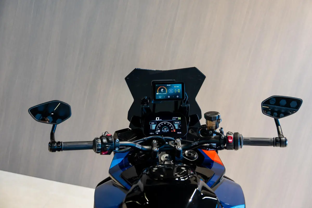 M Competition Carbon Akrapovic M GPS Laptimer (2025)
