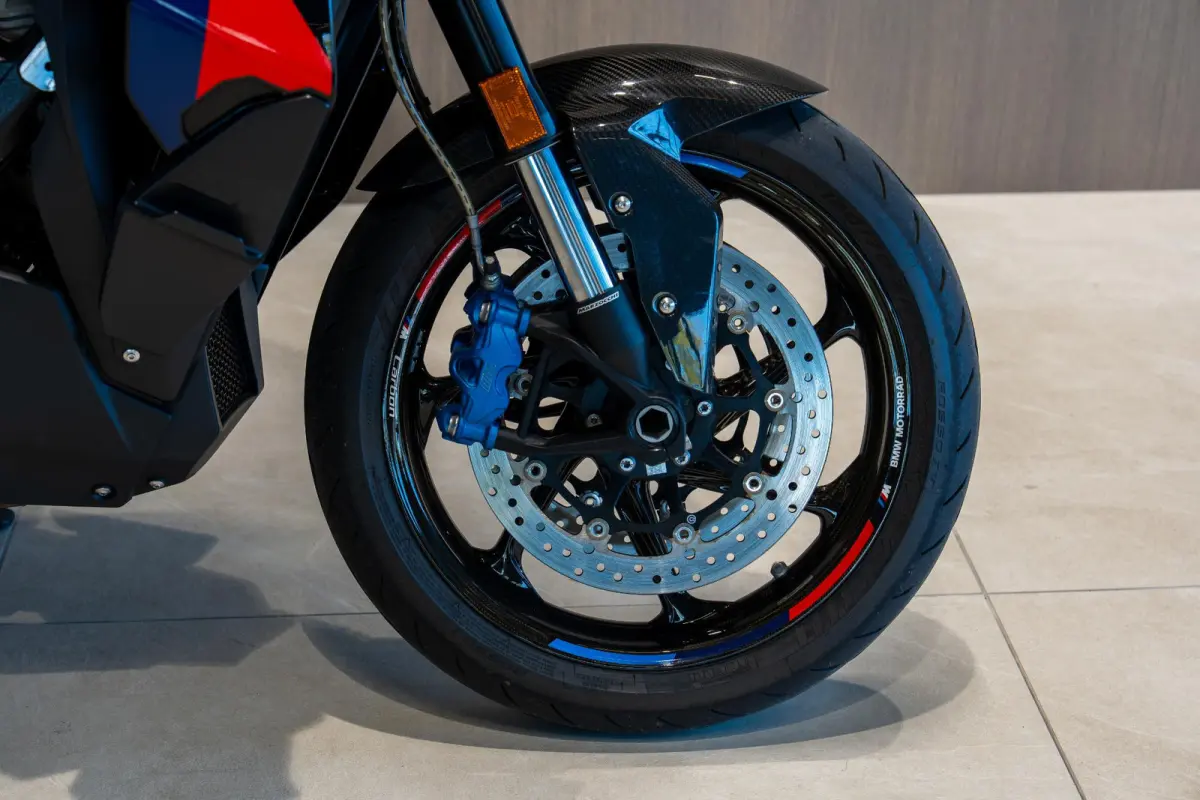 M Competition Carbon Akrapovic M GPS Laptimer (2025)