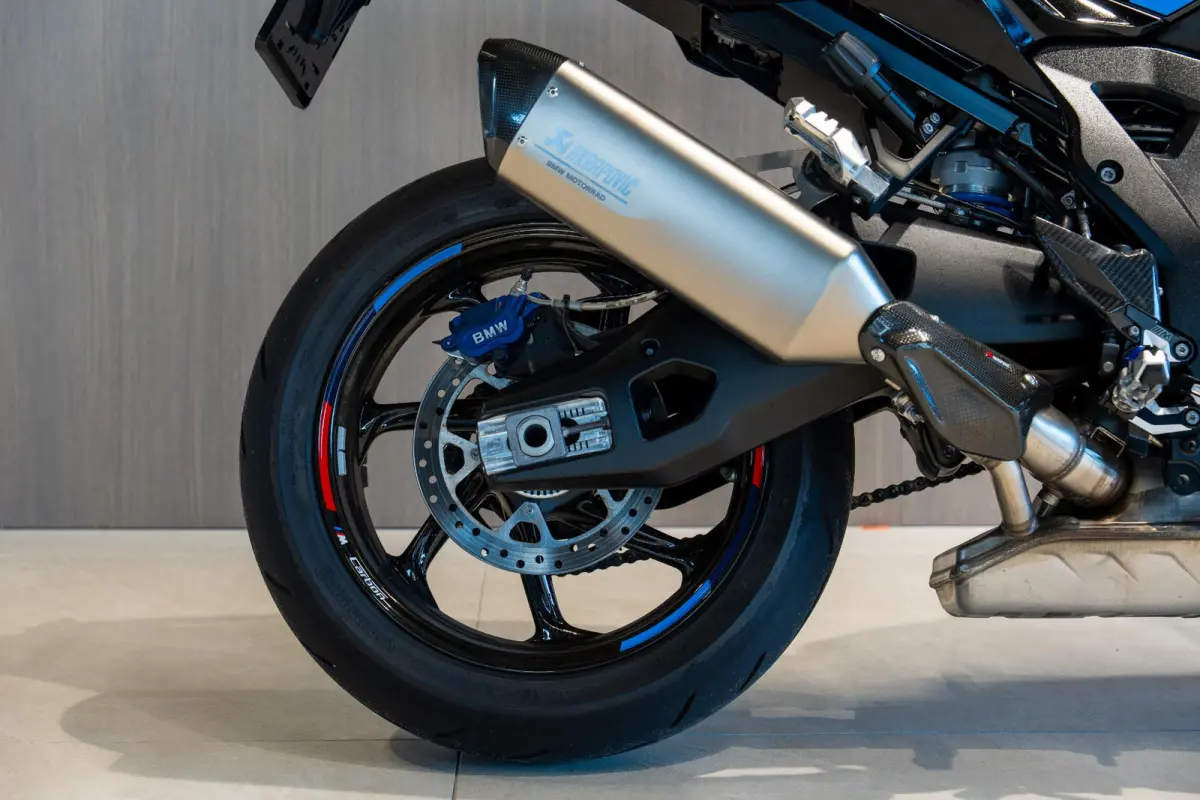 M Competition Carbon Akrapovic M GPS Laptimer (2025)