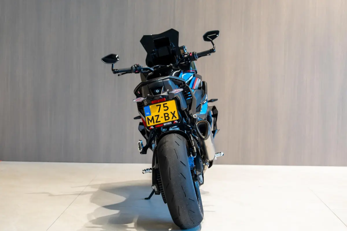 M Competition Carbon Akrapovic M GPS Laptimer (2025)