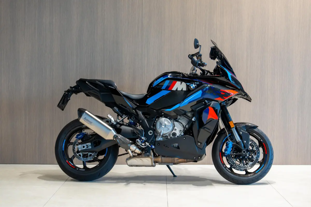 M Competition Carbon Akrapovic M GPS Laptimer (2025)