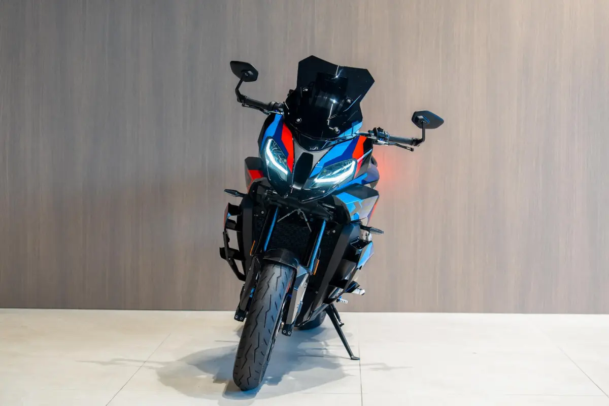 M Competition Carbon Akrapovic M GPS Laptimer (2025)