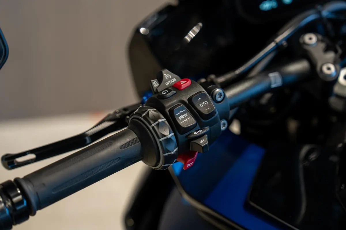 M Competition Carbon Akrapovic M GPS Laptimer (2025)