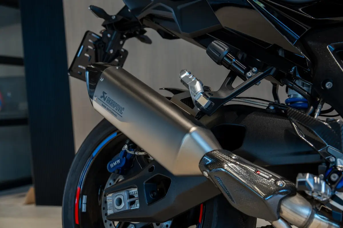M Competition Carbon Akrapovic M GPS Laptimer (2025)